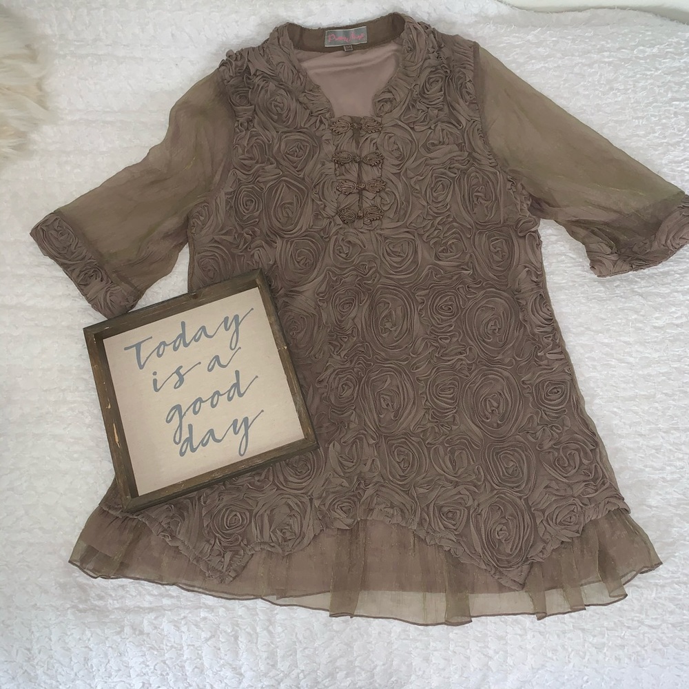 🤍 Pretty Angel Rosette Tunic 🤍